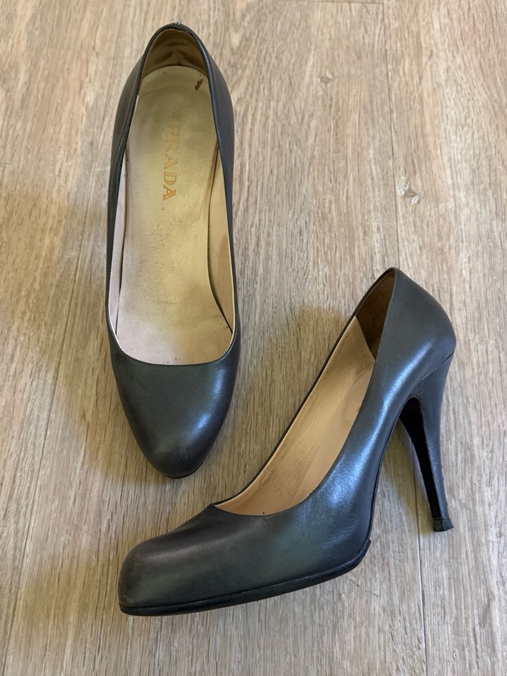 Prada Gray Leather Rouns Toe Stiletto Pumps 37.5